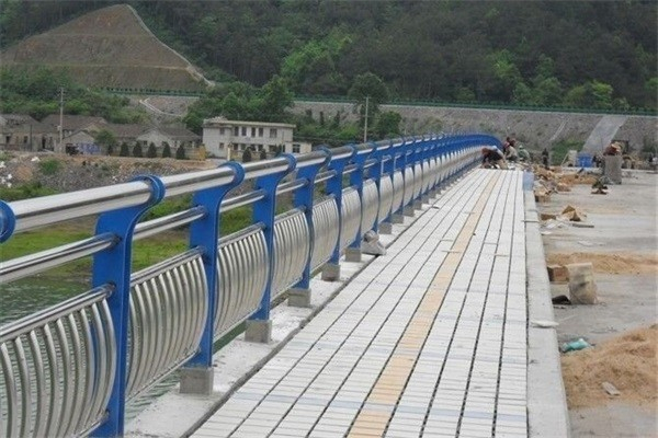 深圳不锈钢桥梁灯光护栏